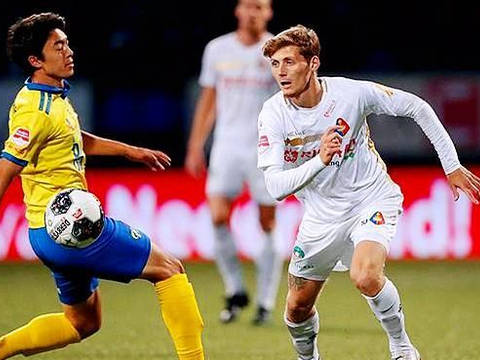 的自信和冲 的自信和冲