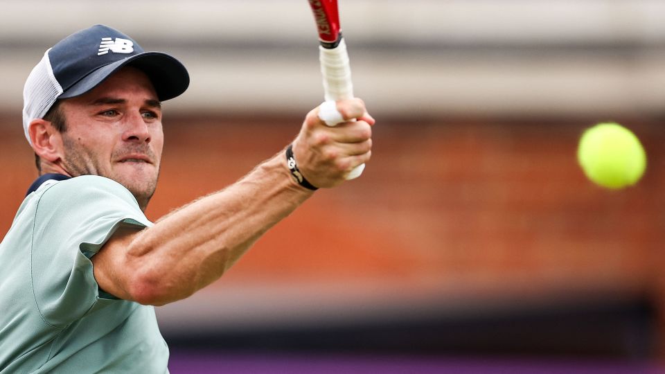 钟打入一球 钟打入一球